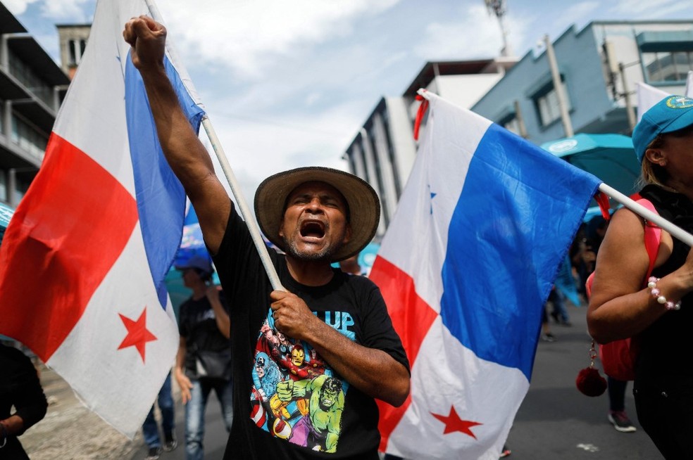 Manifestantes marcham após a morte de duas pessoas em protesto ambiental no Panamá — Foto: AFP