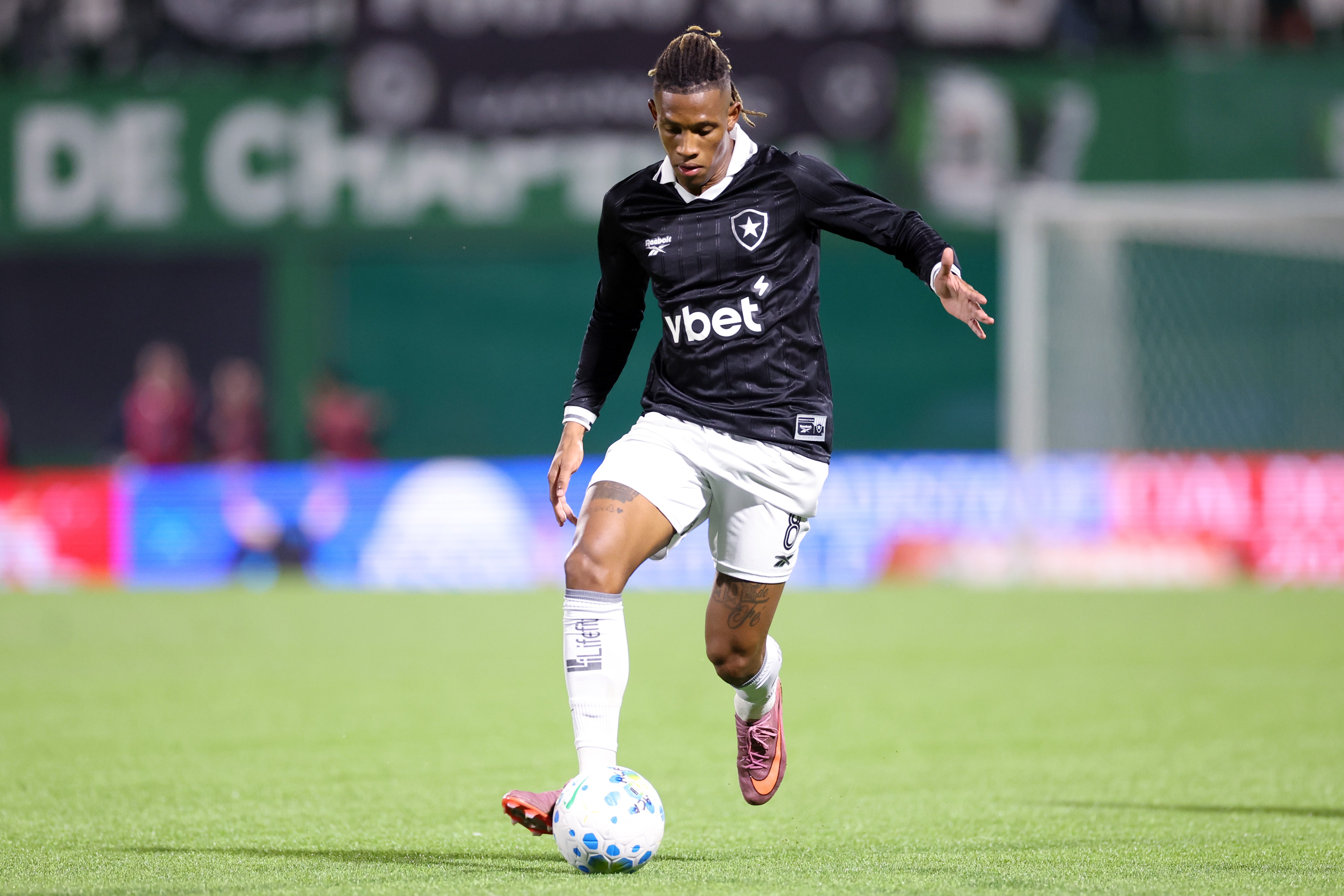 Por motivos pessoais, Danilo é desfalque do Botafogo para partida contra o Corinthians