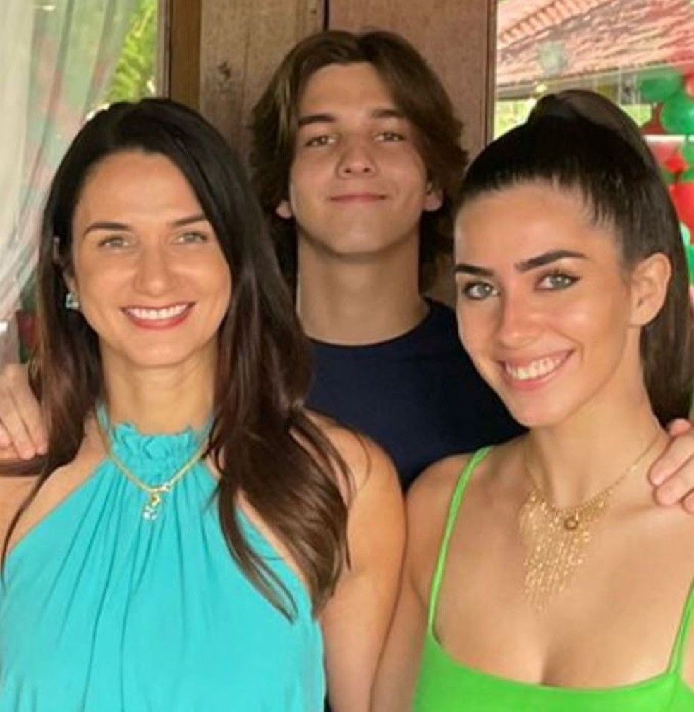Michelle Ramalho e os filhos, Dudu e Clara — Foto: rep/ instagram
