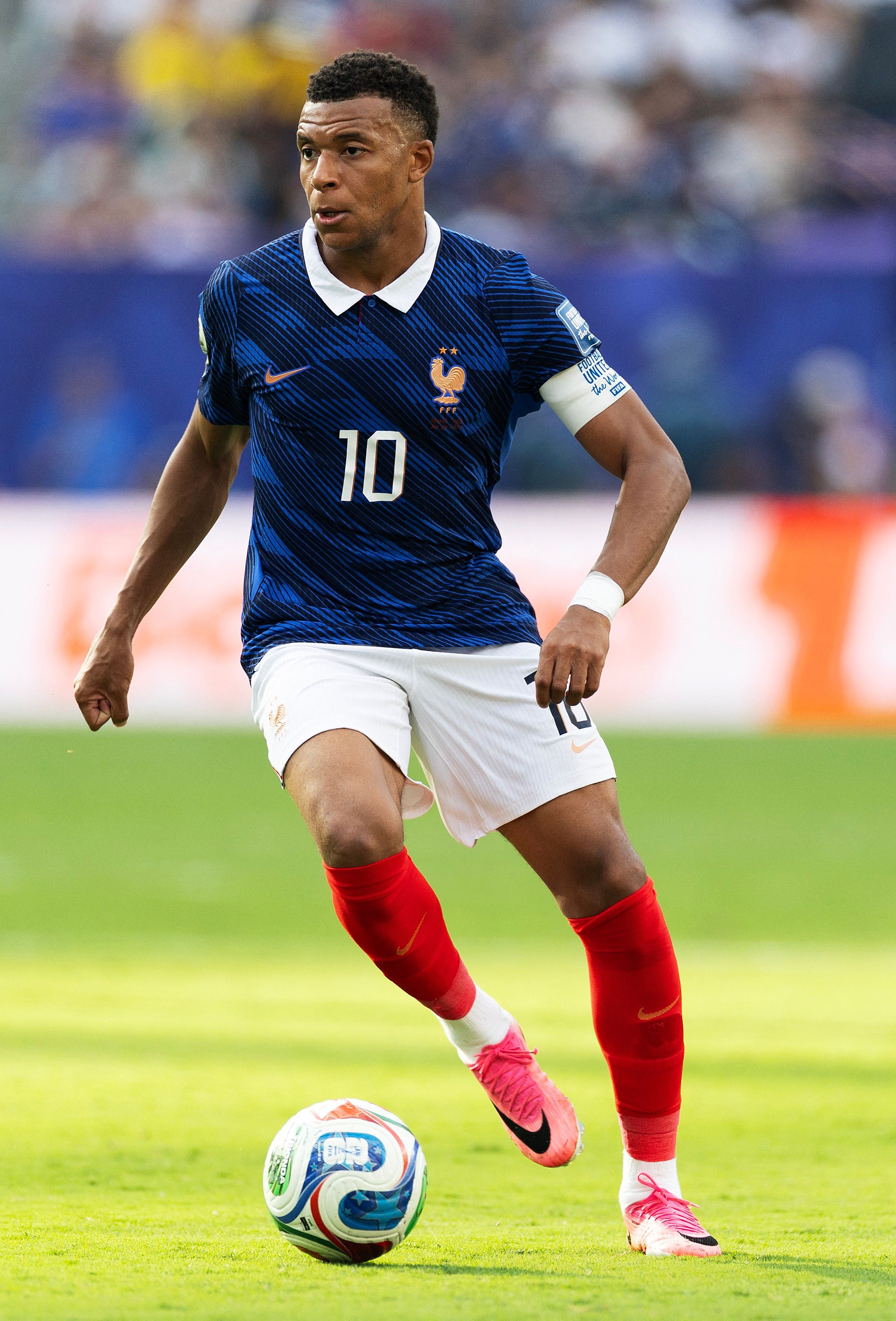 'Se vão nos mandar à merda, vamos mandá-los também', diz Mbappé após classificação da França sobre o Paraguai