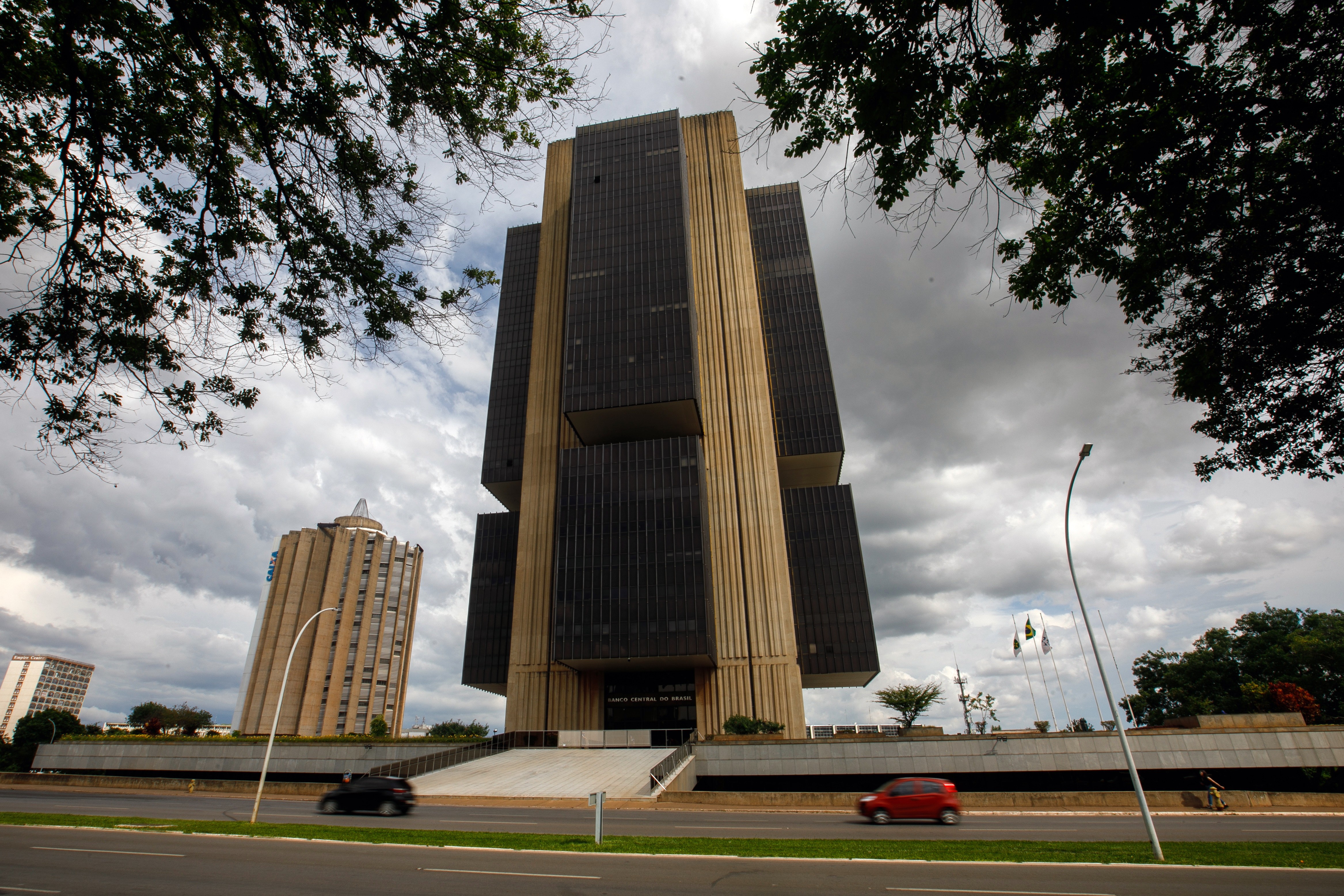 Banco Central muda regra e permite uso do Pix Automático em contas-salário