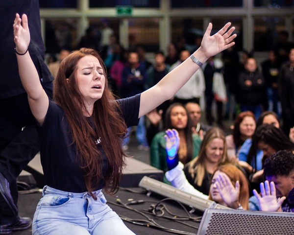 Filha de Latino larga a carreira de modelo e vira cantora gospel; conheça