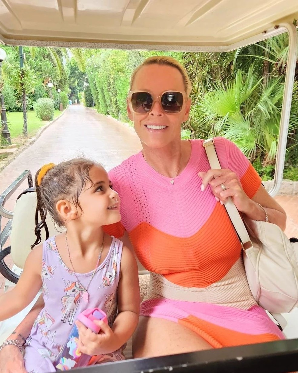 Brigitte Nielsen, conhecida por seus papéis em filmes como "Rocky IV" e "Cobra", deu à luz sua filha, Frida, em junho de 2018, aos 54 anos. — Foto: reprodução