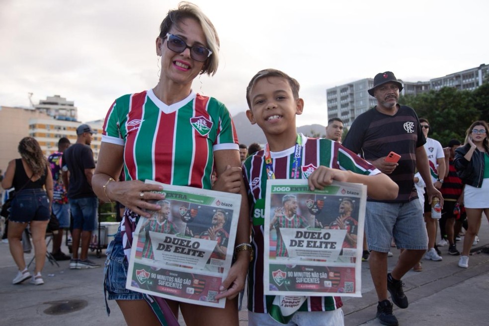 A funcionária de transportadora, Andreza Aversa e seu filho, Yan, de 11 anos. — Foto: Júlia Aguiar