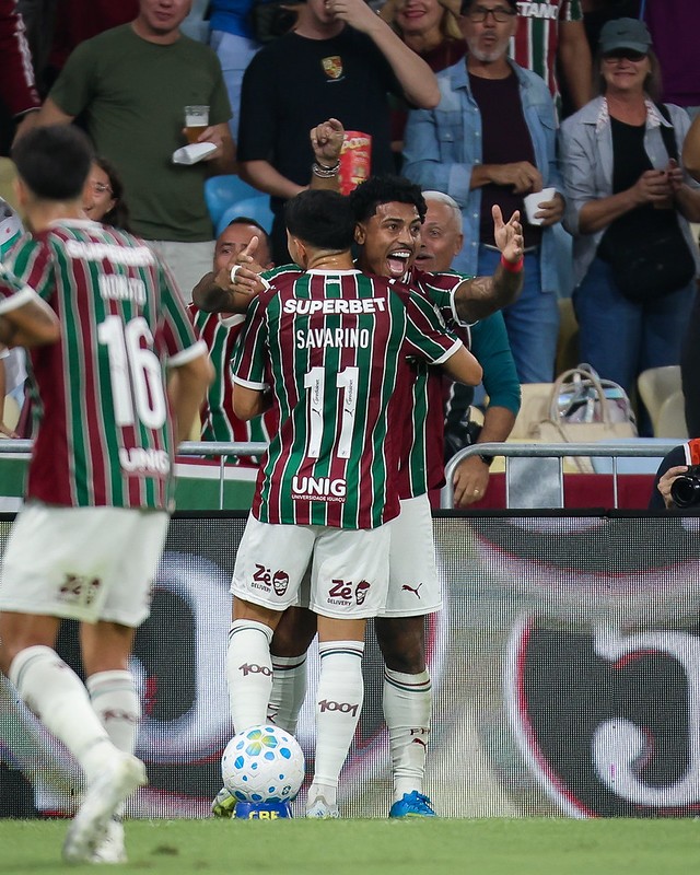 Fluminense supera o São Paulo e continua na briga pelo título do Brasileiro