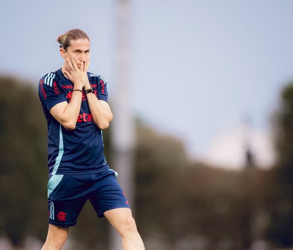 Filipe Luís prepara Flamengo para final do Intercontinental contra o PSG — Foto: Adriano Fontes/Flamengo