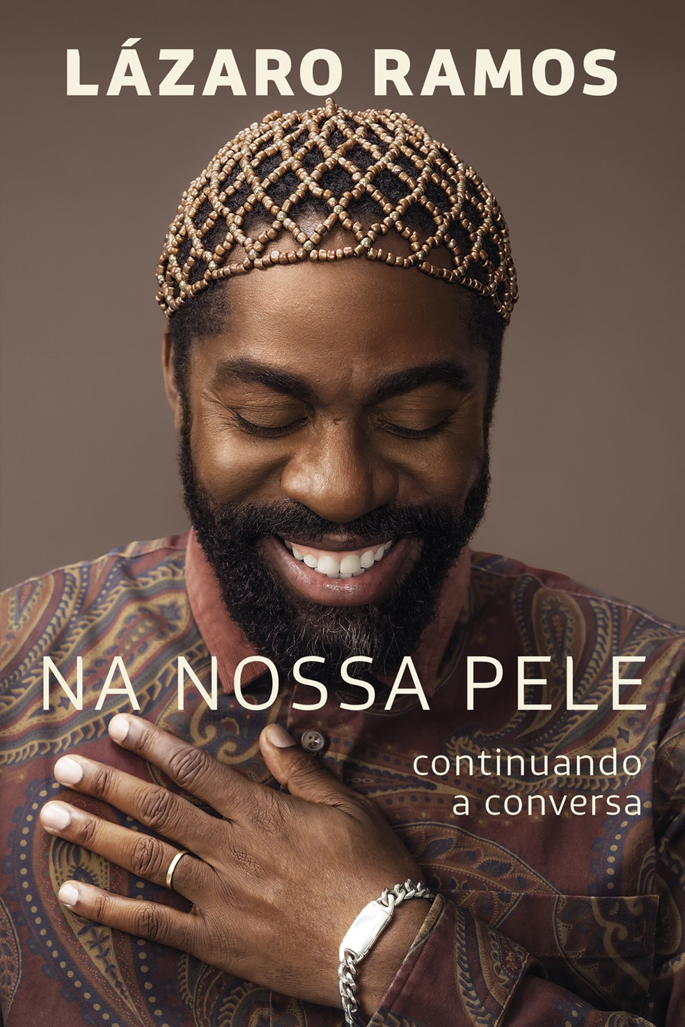 Capa do livro "Na nossa pele", de Lázaro Ramos — Foto: Divulgação