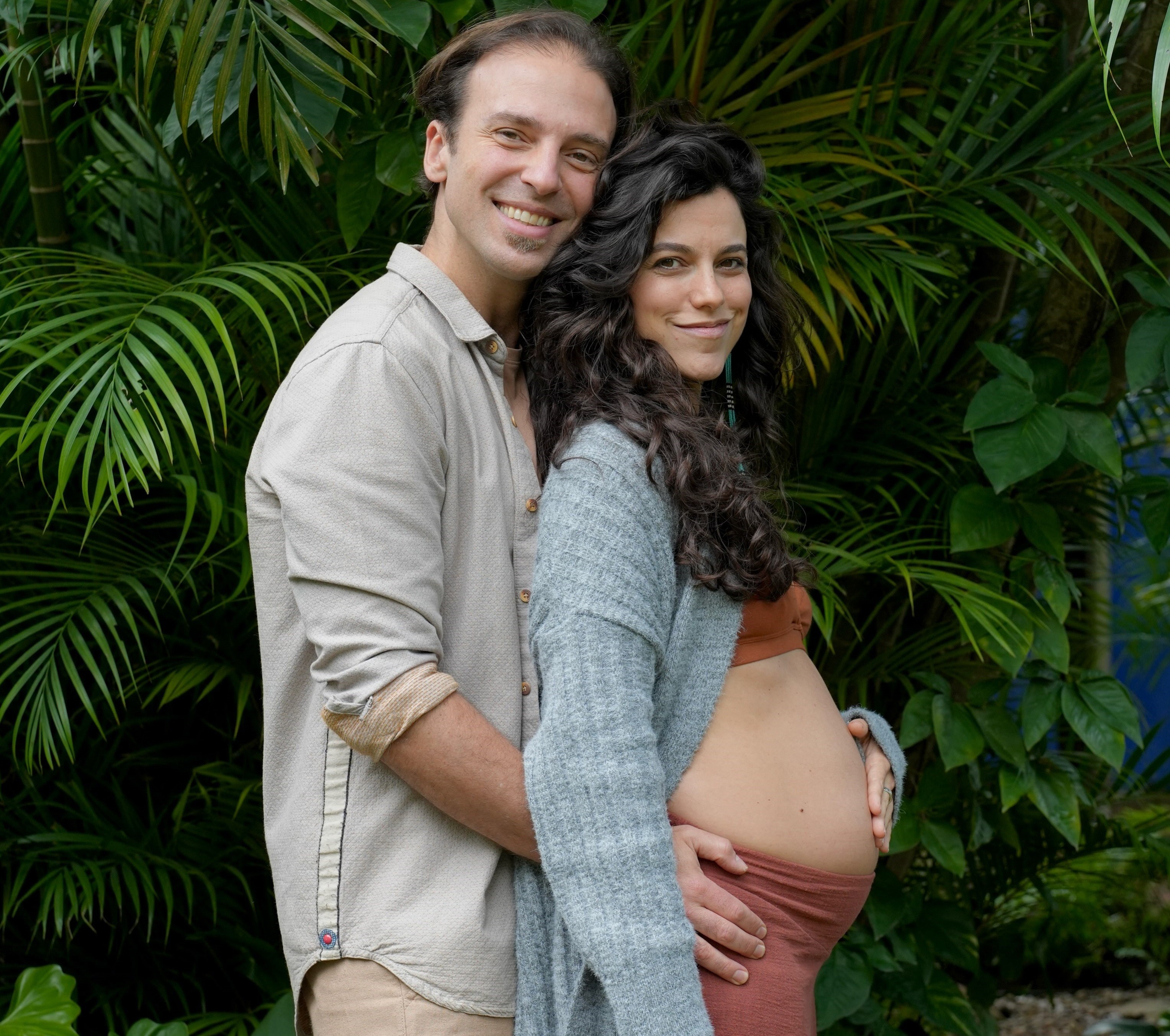 Conheça o filho e a nora de Bruna Lombardi, que esperam o primeiro neto da atriz