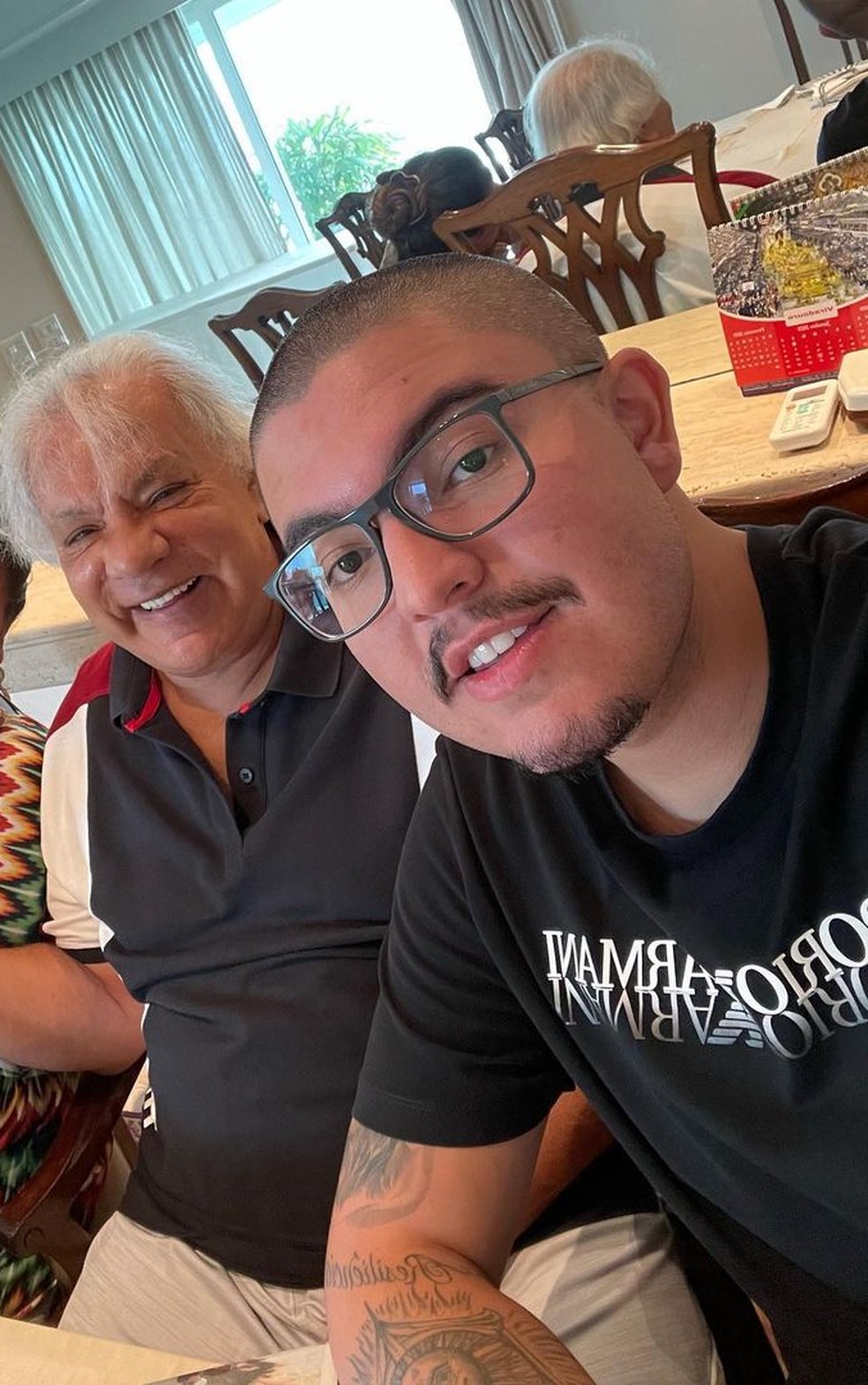 Luiz Guimar&atilde;es com o pai, Capit&atilde;o Guimar&atilde;es &mdash; Foto: reprodu&ccedil;&atilde;o/ instagram 