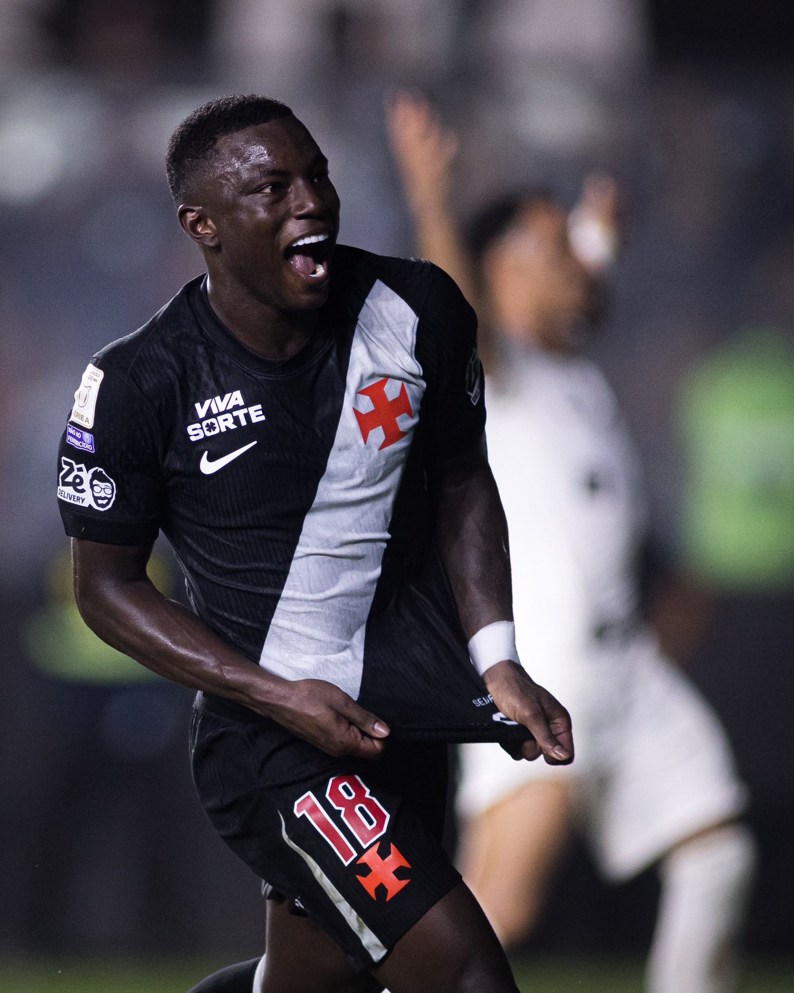 Pedro Emanuel exalta virada do Vasco e atuação de Marino: 'Acreditou sempre em nós'