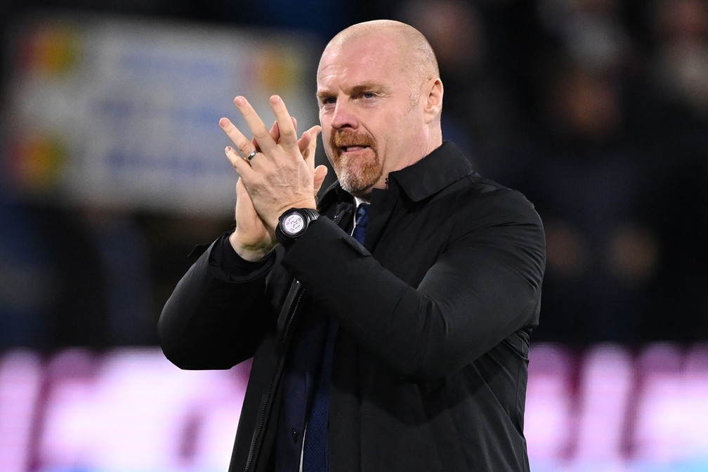 Sean Dyche, técnico do Everton, falou de proposta da 777 — Foto: OLI SCARFF/AFP