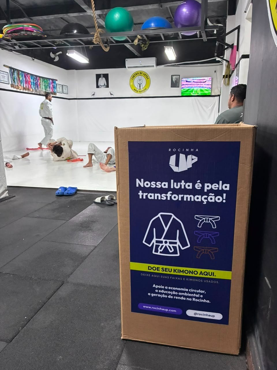 Rocinha UP transforma kimonos de jiu-jítsu em moda circular e inclusão produtiva - QTU Questões do Universo