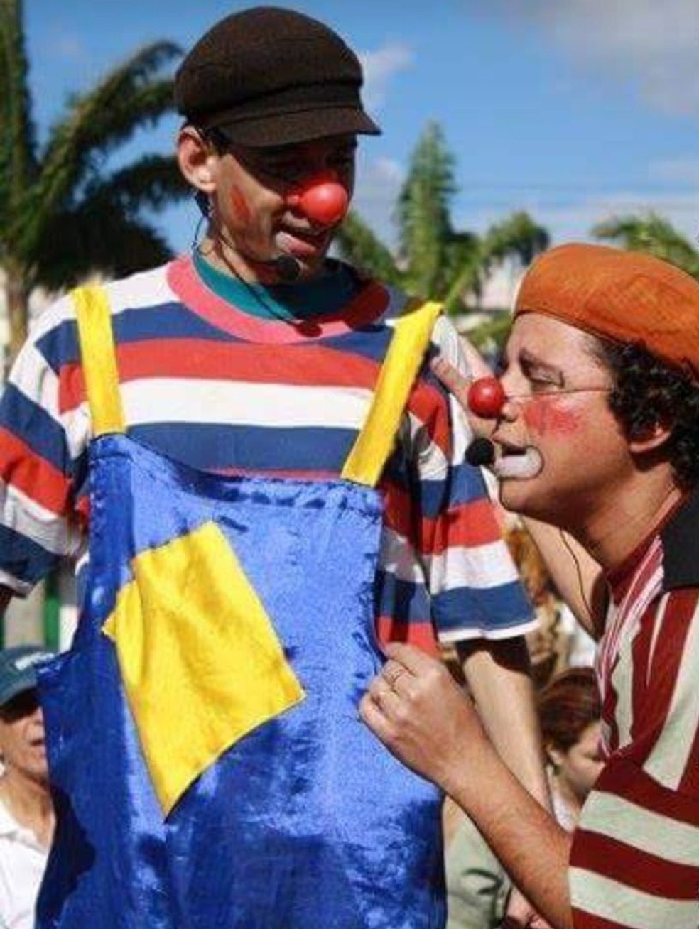 Os palhaços do grupo de artistas também vão entreter as crianças no Circo do Vilarejo — Foto: Divulgação
