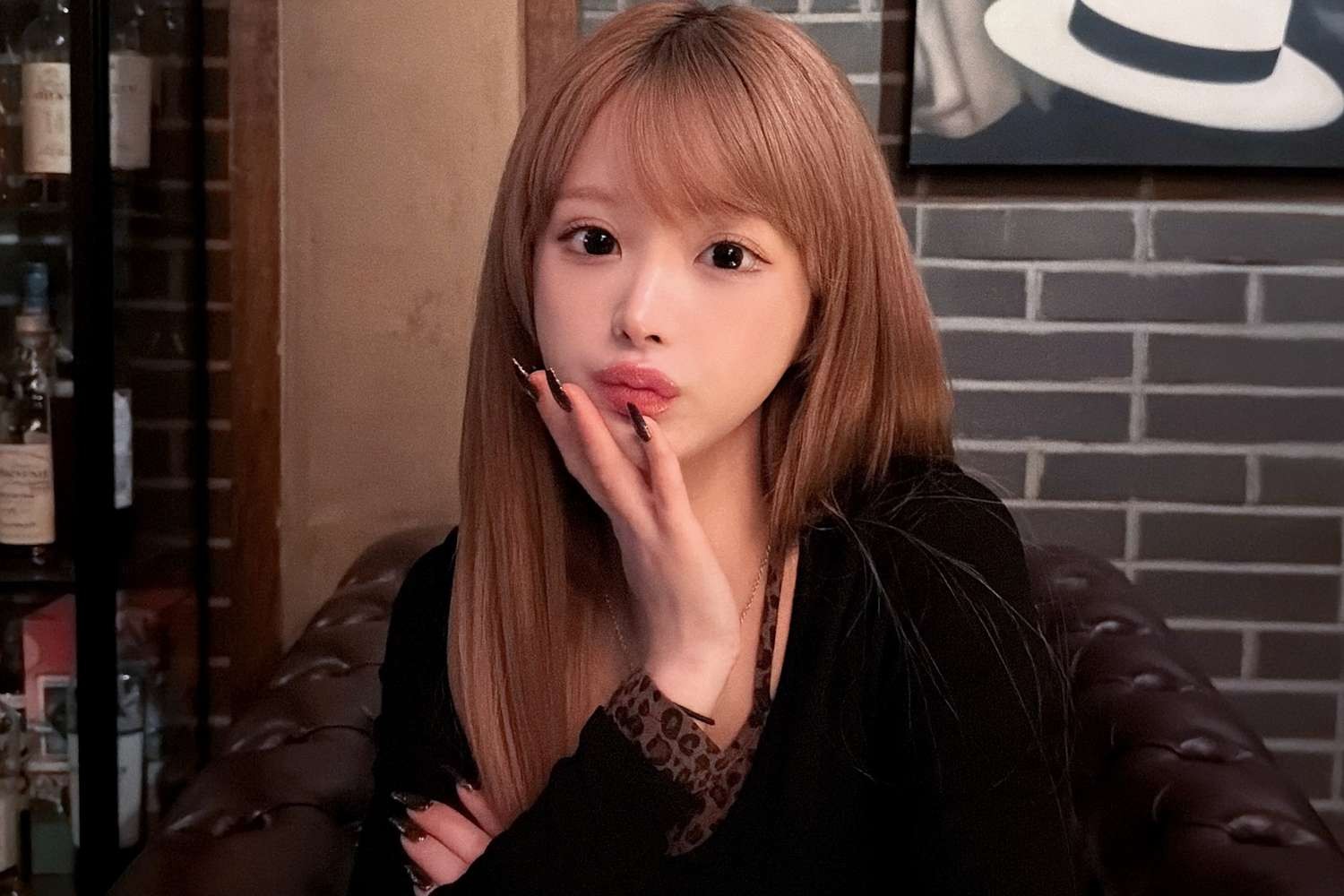 Influencer de K-pop Mina Chan morre aos 26 anos durante live impactante