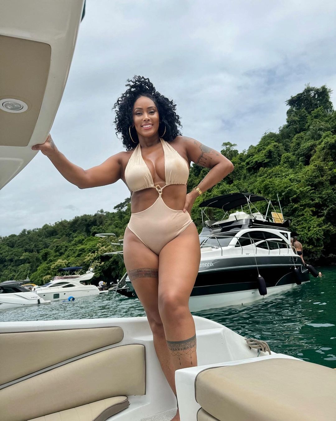 Rosiane Pinheiro agita a web com foto nua aos 49 anos 'Orgulho das