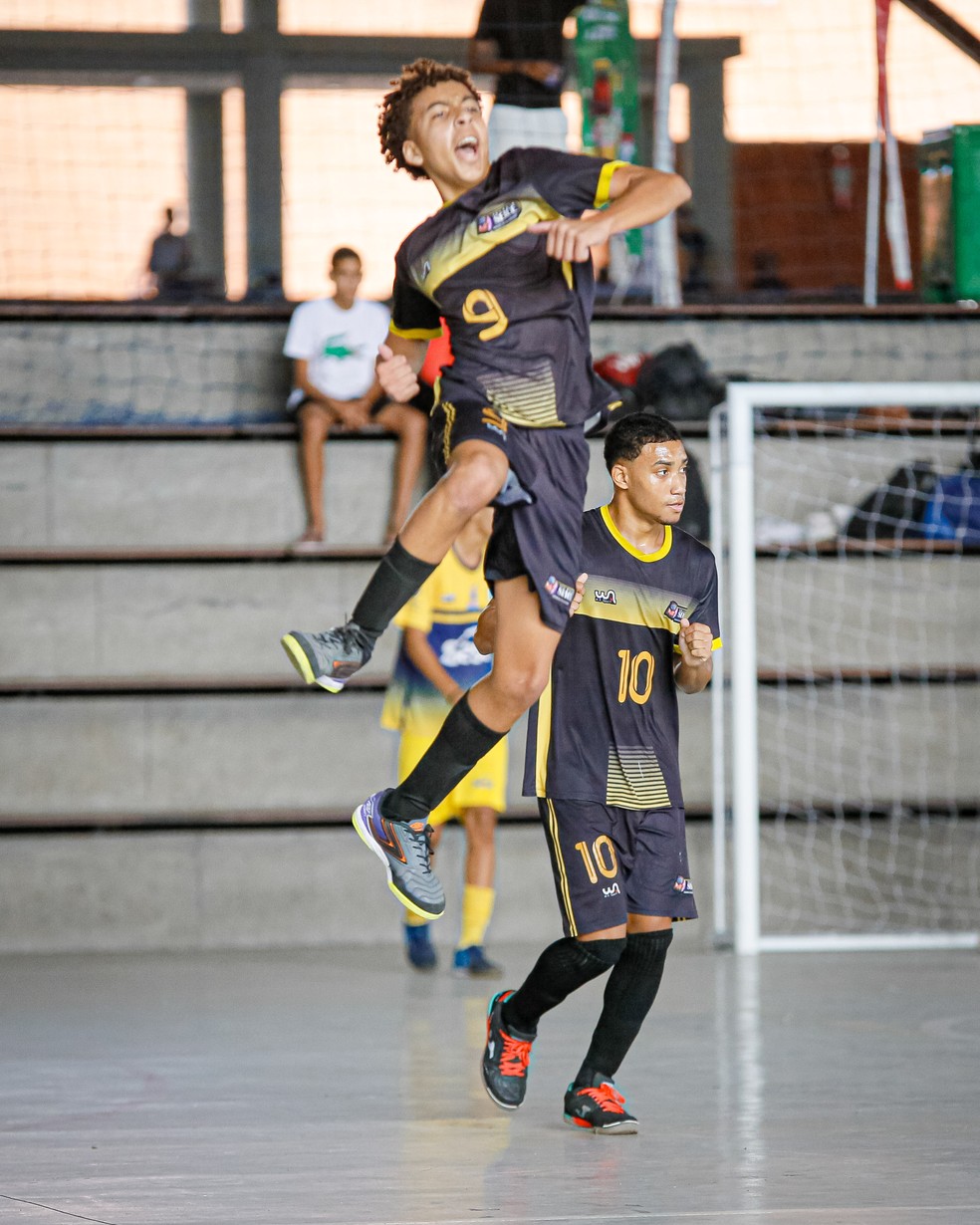 Renan Murilo comemorando um de seus cinco gols — Foto: Lana Costa