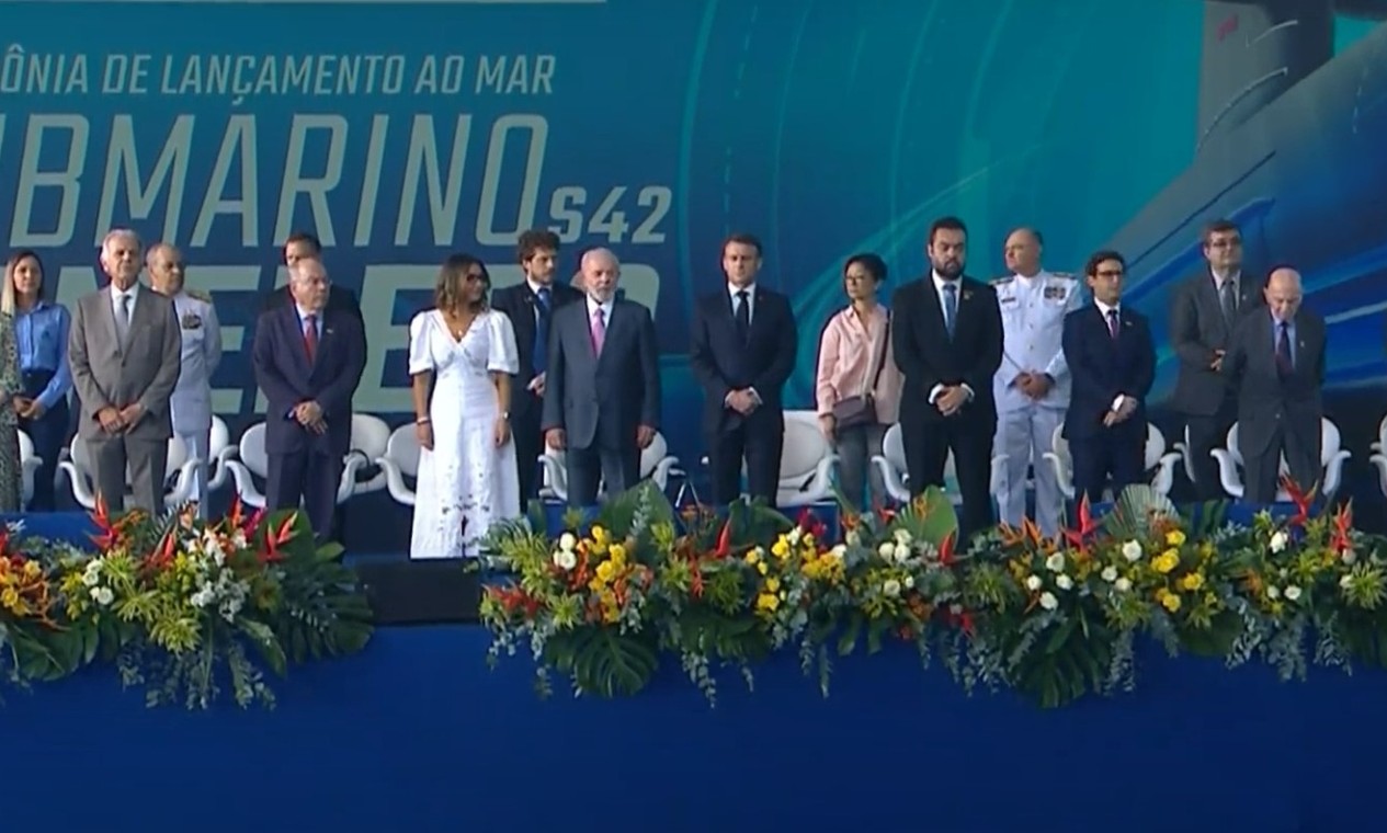 Presidentes do Brasil e da França participam de lançamento de submarino