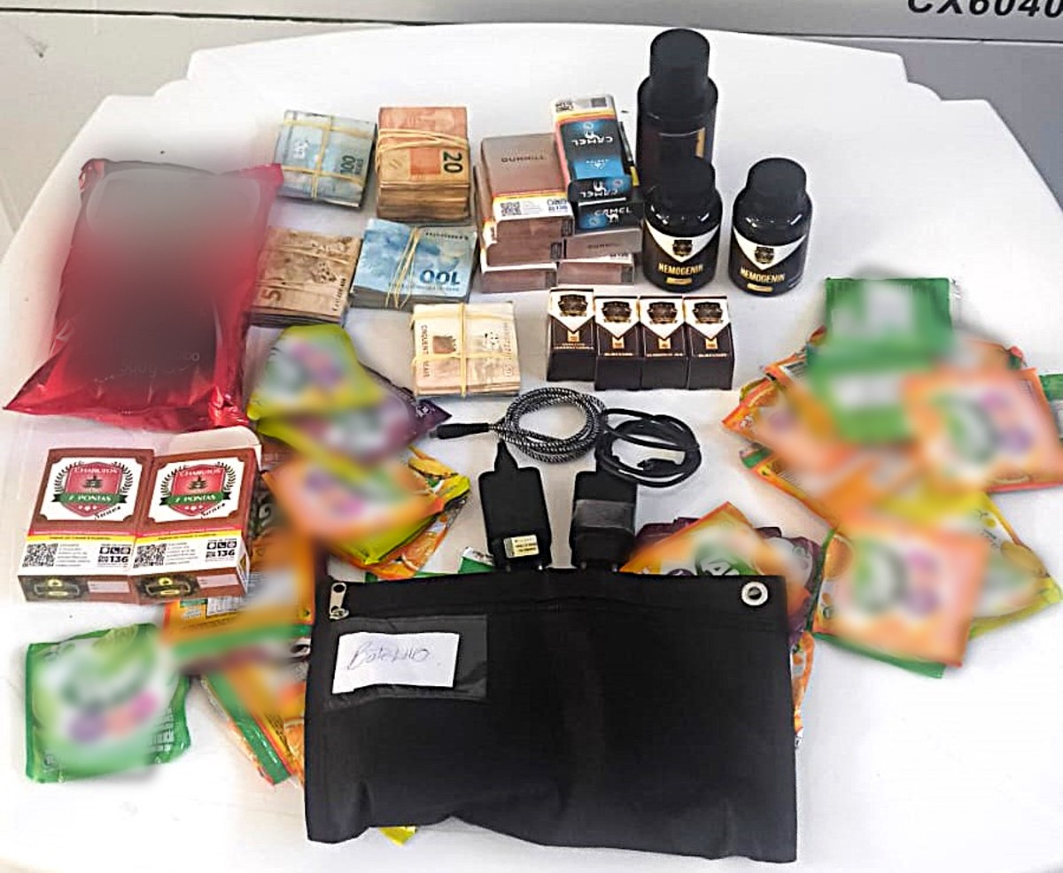 Policiais penais são presos após tentarem levar para dentro de presídio anabolizantes, charutos e R$ 27 mil