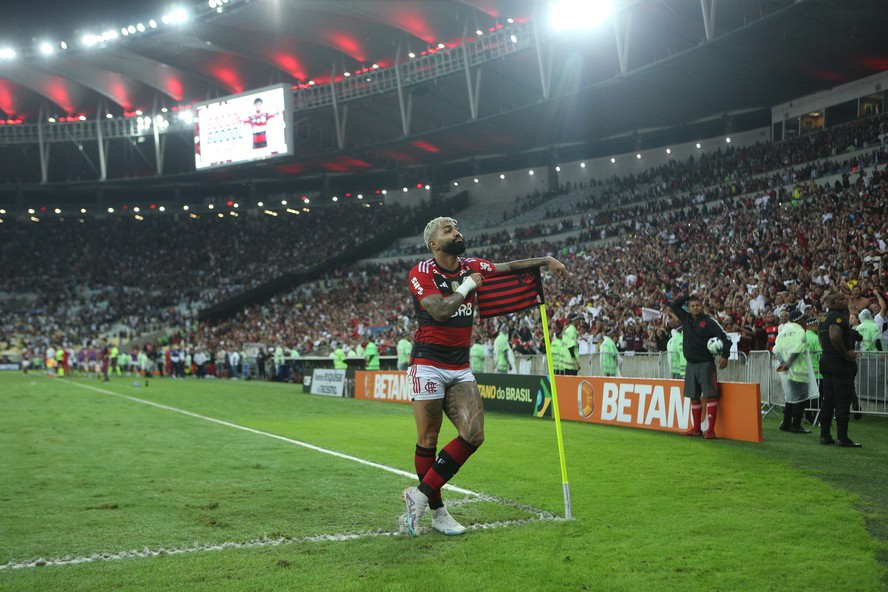 Gabigol comemora gol do Flamengo contra o Fluminense e a vaga nas quartas de final da Copa do Brasil