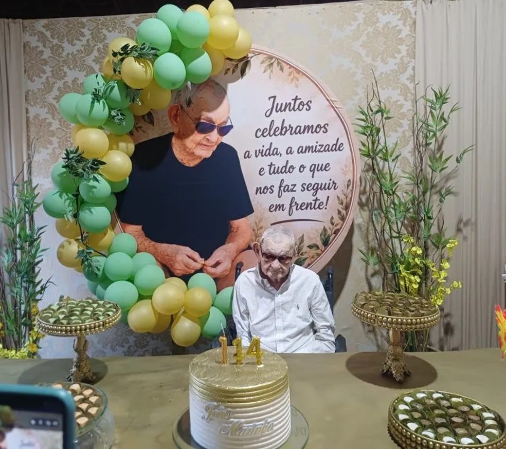 João na festa de aniversário — Foto: Longeviquest/Divulgação