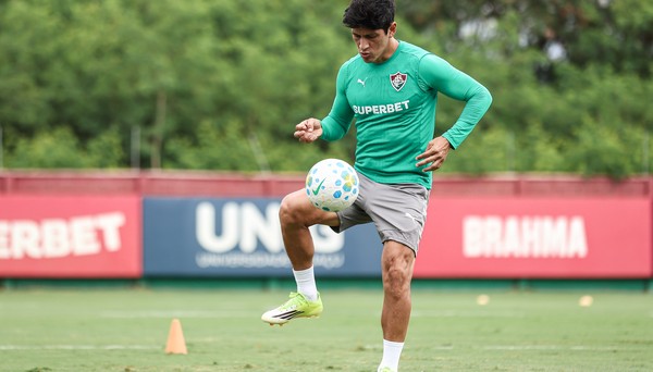 Cano sofre lesão muscular na coxa e volta a virar desfalque no Fluminense