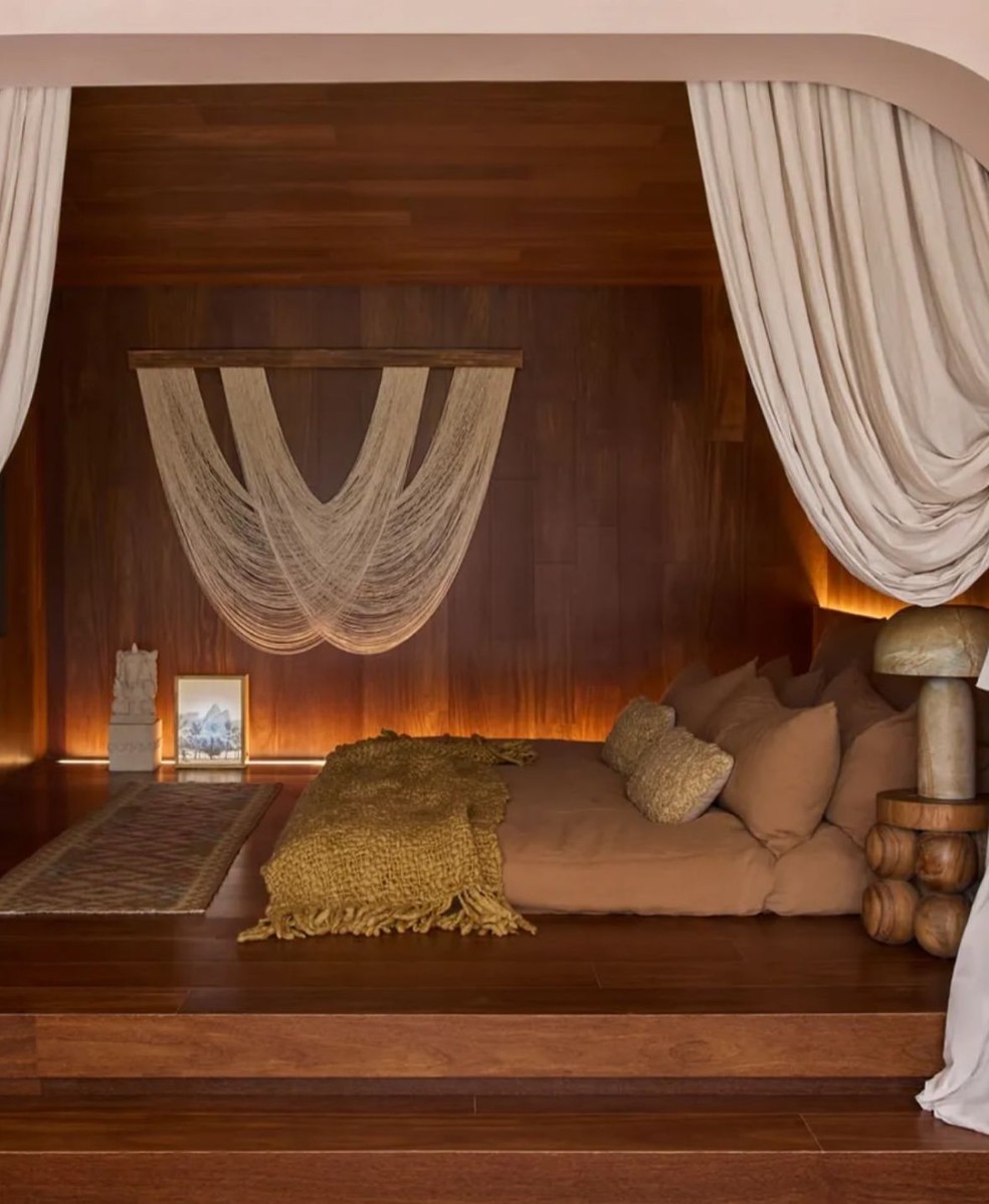 No quarto da nova mansão de Anitta o colchão é no chão — Foto: André Klotz/Casa Vogue