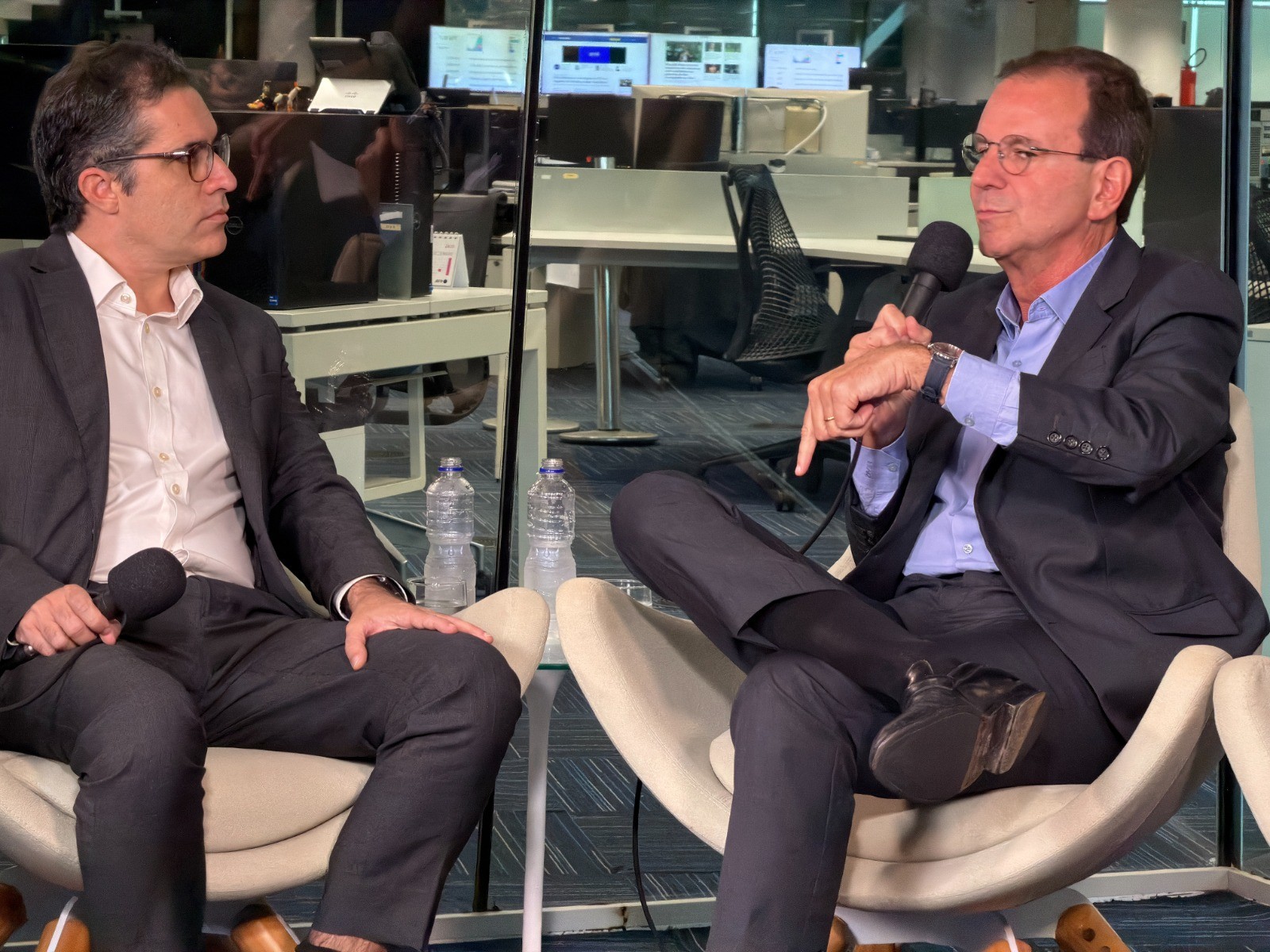 Paes promete fim da influência política na segurança, chama Ruas de ‘filhinho de papai’ e critica ‘dedo podre’ de Bolsonaro no Rio