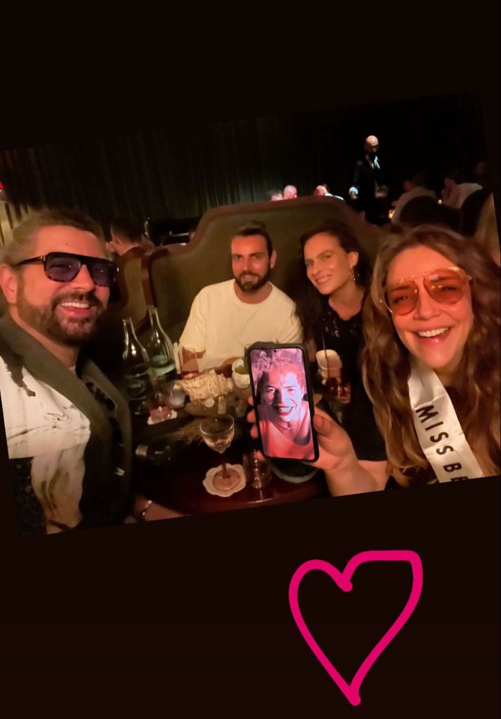 Ana Carolina celebra seus 50 anos em Berlim com a namorada e amigos — Foto: Instagram