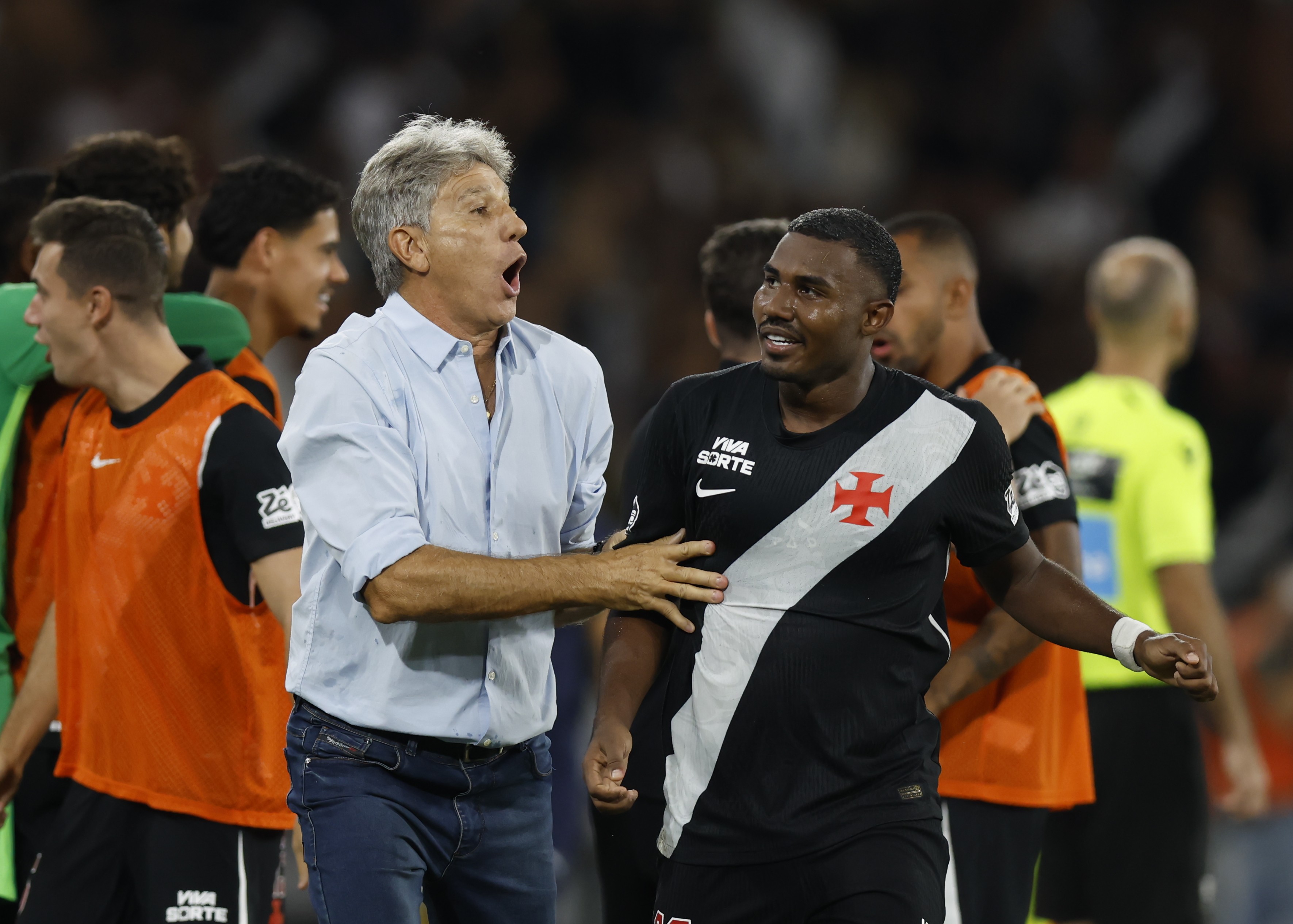 Vasco cresce animicamente e vira placares três vezes com Renato Gaúcho
