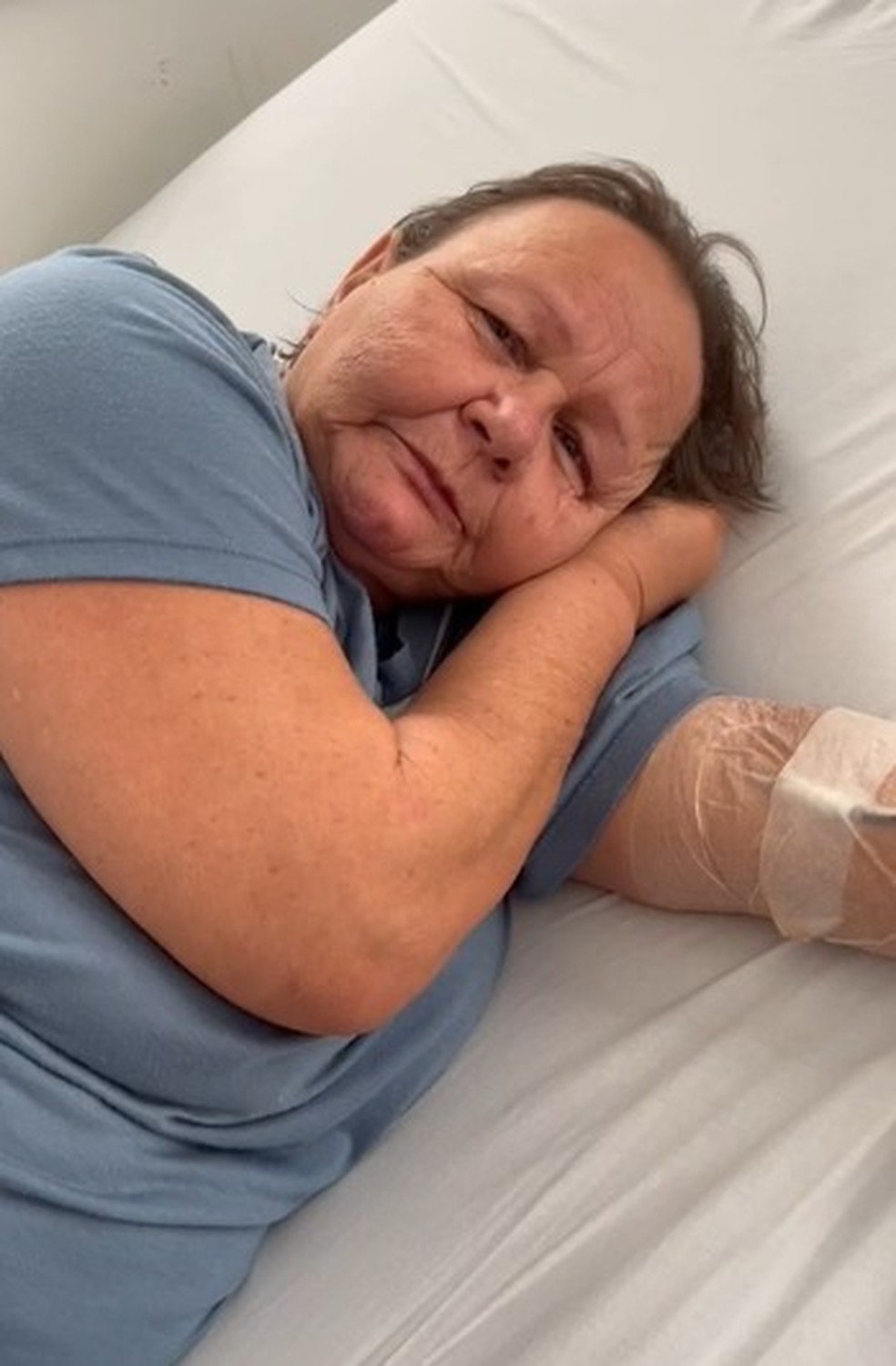 Tânia Maria Lopes Ventura, de 63 anos, sobreviveu ao acidente de ônibus em Teixeira de Freitas, no Sul da Bahia — Foto: Mírian Ferreira