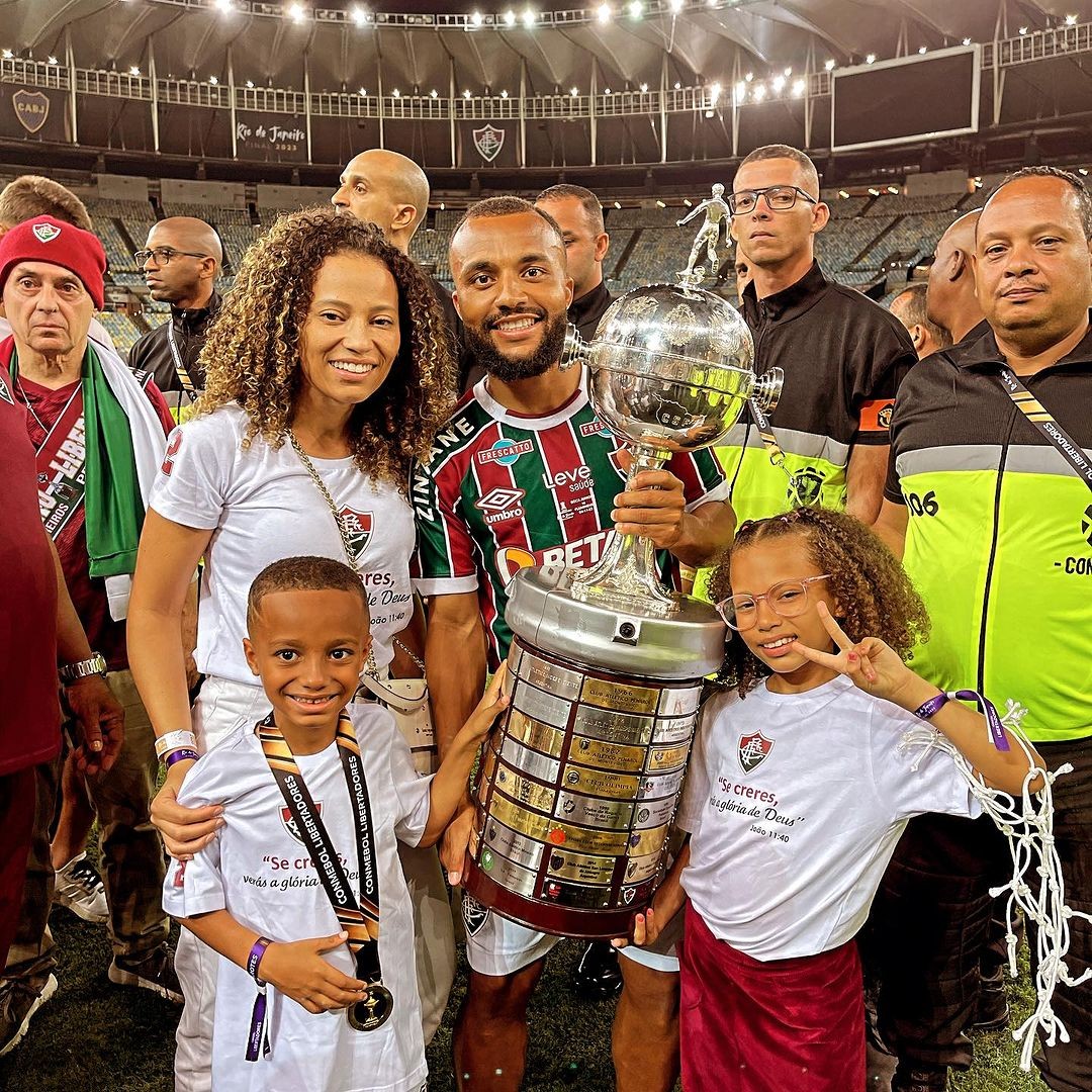 Samuel Xavier ao lado de sua mulher Karina e de seus filhos Julia e Pedro — Foto: Reprodução