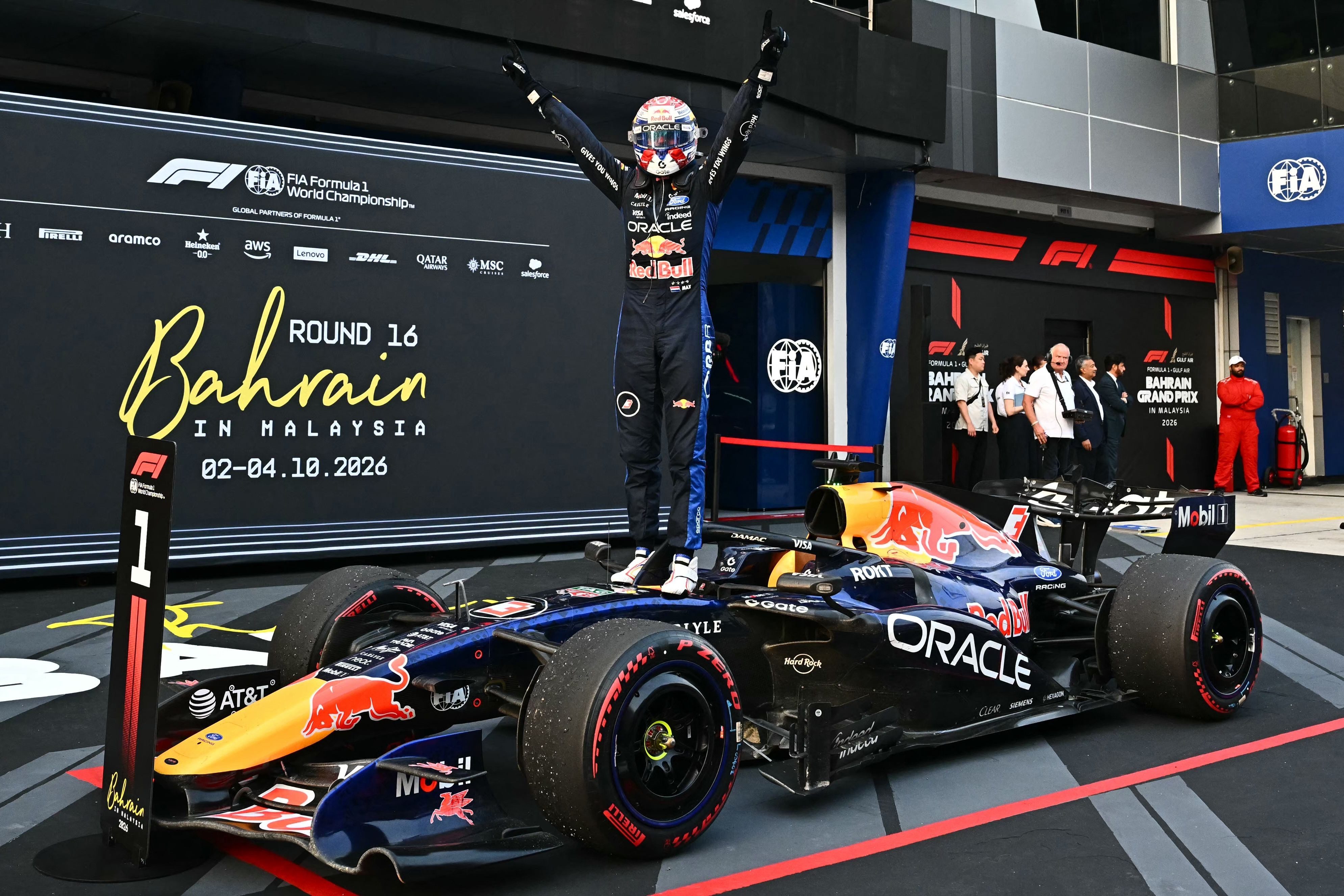 F-1: Verstappen vence GP do Bahrein marcado por chuva e caos; Bortoleto é 18.º