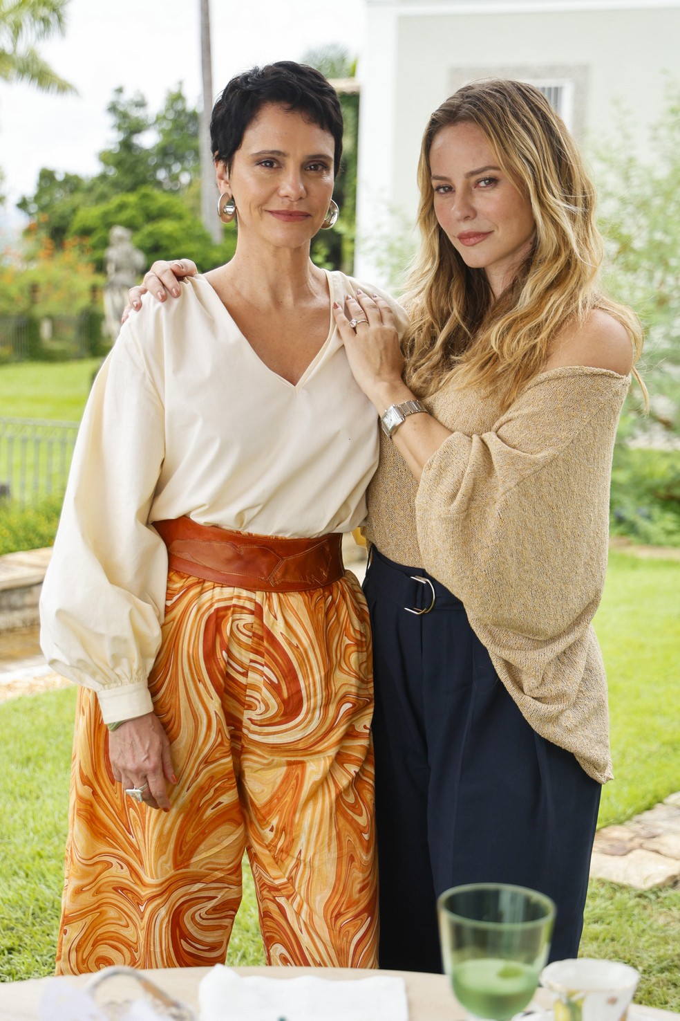 Celina (Malu Galli) e Heleninha (Paolla Oliveira) em 'Vale tudo' — Foto: Marcos Serra Lima/Rede Globo