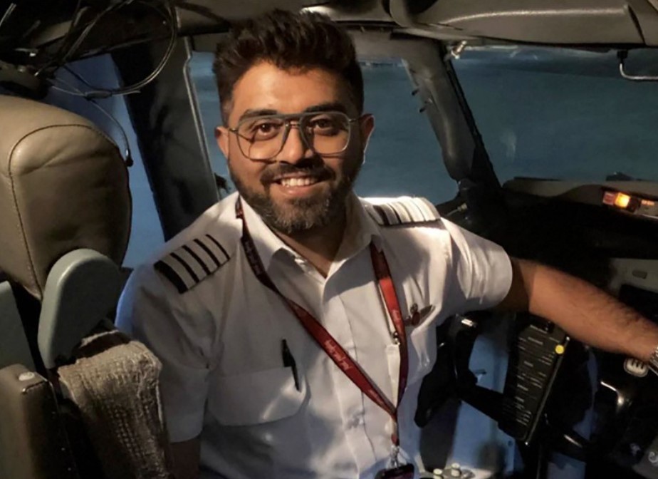 Copiloto que esfaqueou piloto em voo a Israel falava sobre 'matar judeus', diz jornal