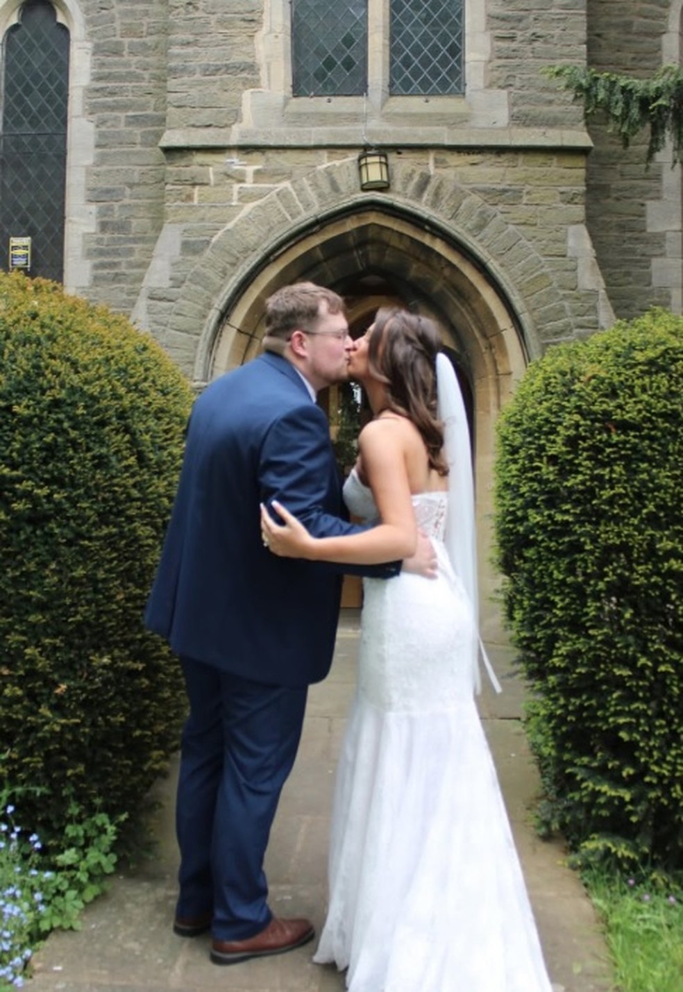 Tyler se casou com Cameron Griffith usando vestido de R$ 103 — Foto: Reprodução/Instagram