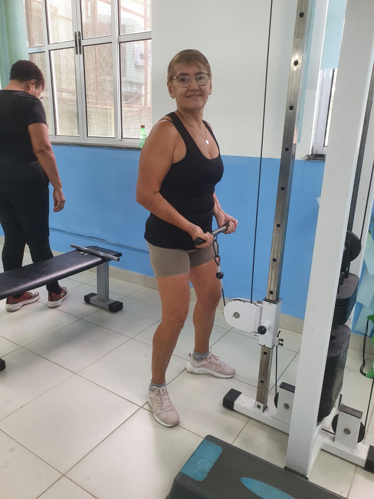 ‘A musculação mudou a minha vida’: exercícios na academia melhoram a força muscular e dão mais autonomia aos idosos - QTU Questões do Universo
