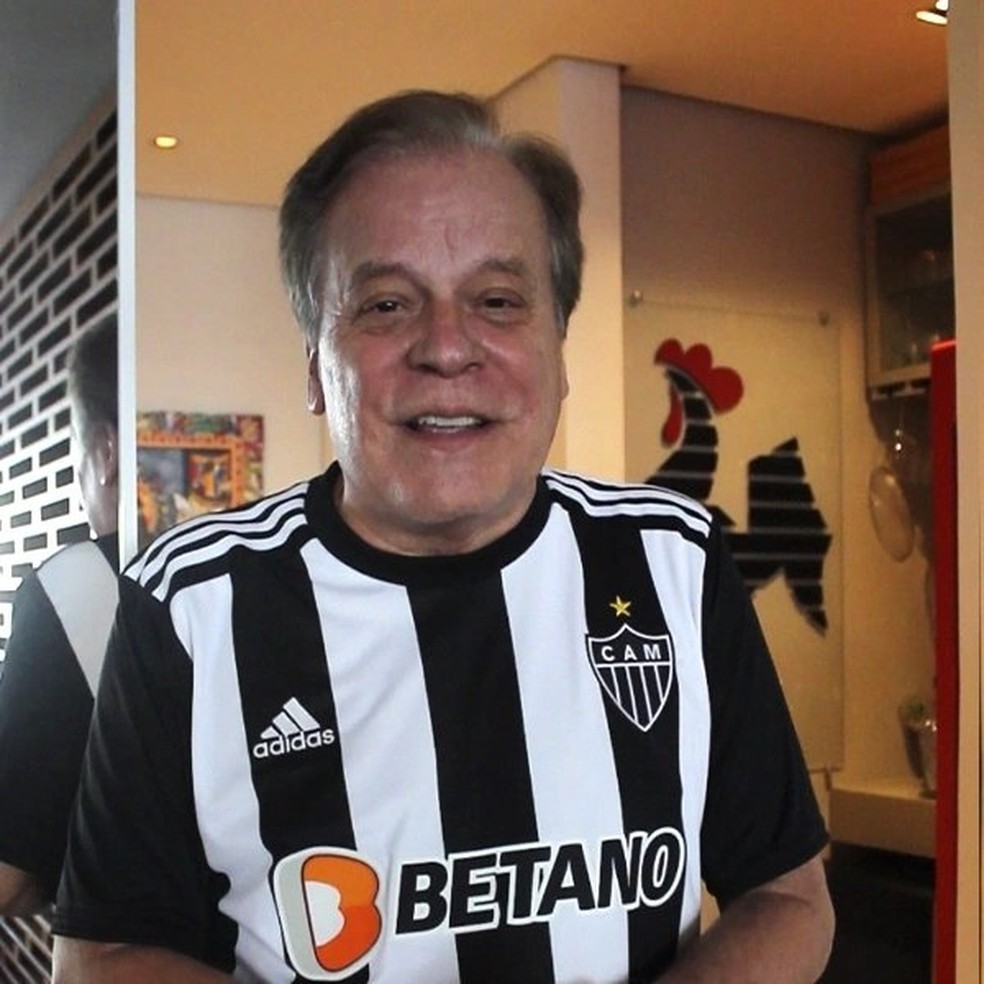 Chico Pinheiro com a camisa do Atlético Mineiro — Foto: Reprodução