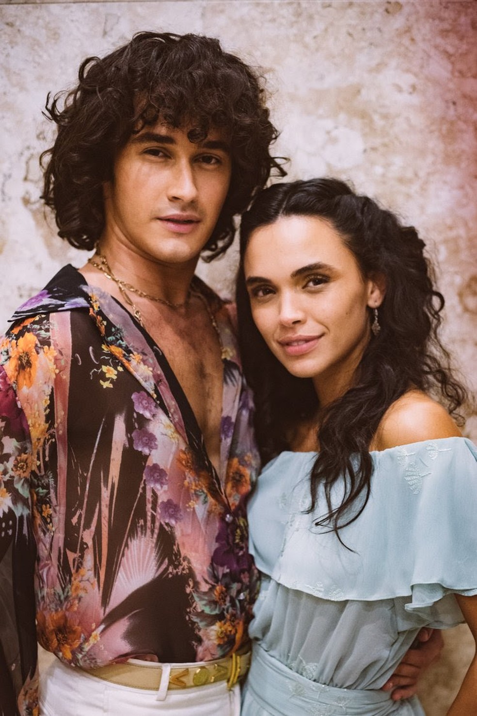 Filipe Bragança e Giovana Cordeiro como Sidney Magal e Magali na cinebiografia do cantor — Foto: Divulgação