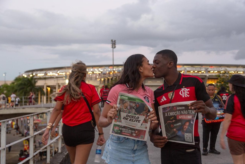 A estudante Allana Marques e o atleta João Victor — Foto: Júlia Aguiar / O GLOBO