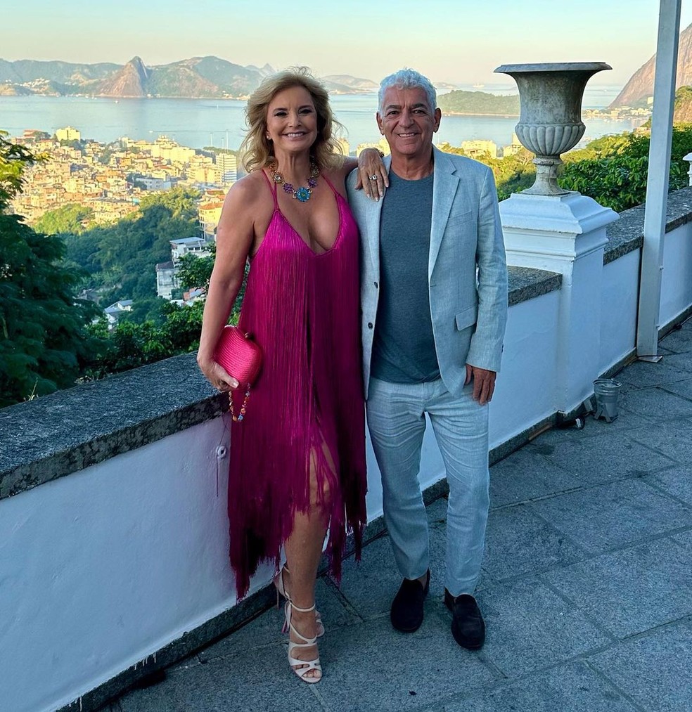 Paula Bergamin é chamada de 'Vovó musa' da Vila Isabel — Foto: Reprodução/Instagram