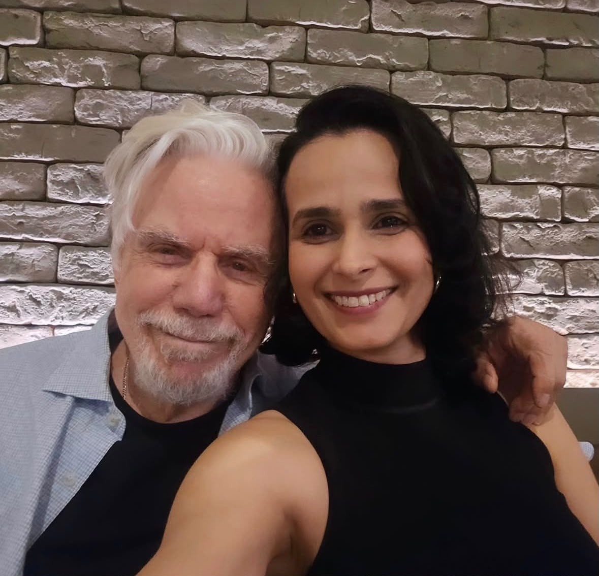 Aos 89, Reginaldo Faria celebra os 41 anos da namorada