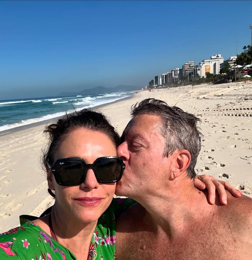 Malu Galli com o marido, o artista plástico Afonso Tostes — Foto: Arquivo e Instagram