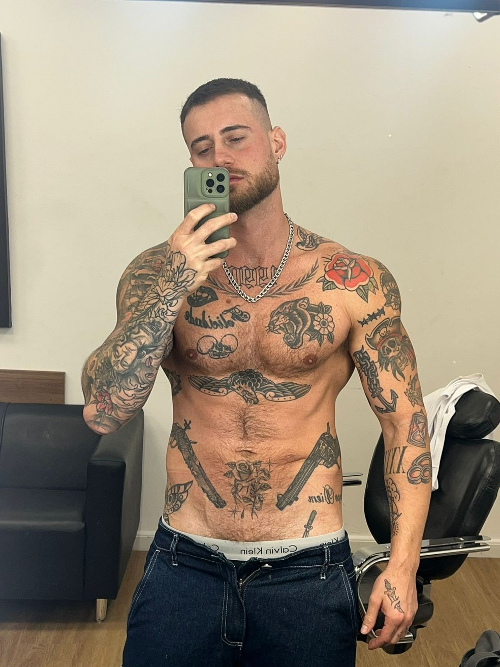 Muso do OnlyFans e ex-bombeiro da Eliana, Yuri Bonotto revela ganho