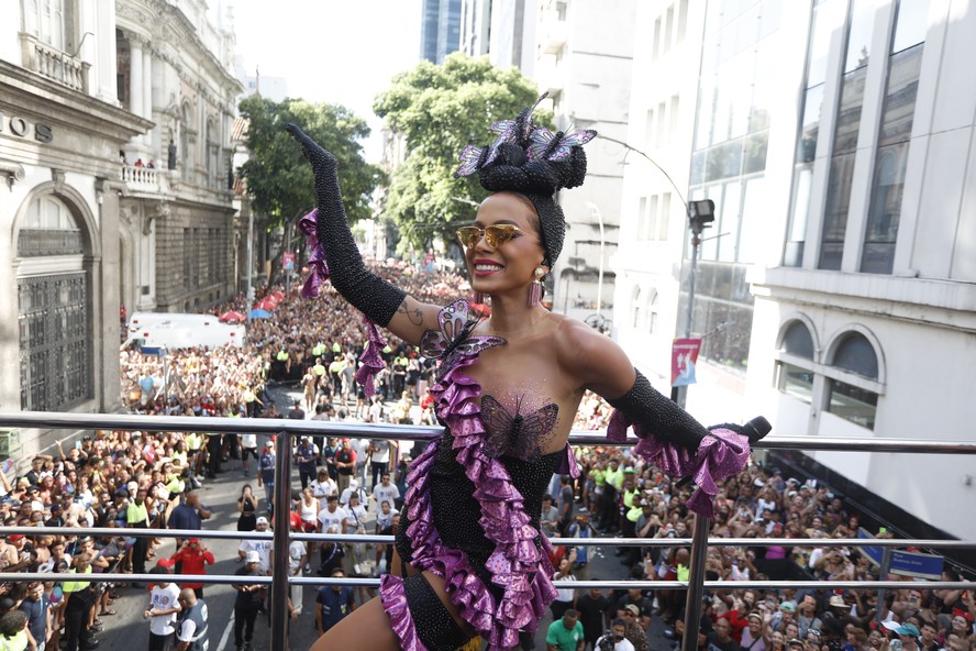 Anitta em seu bloco no Rio