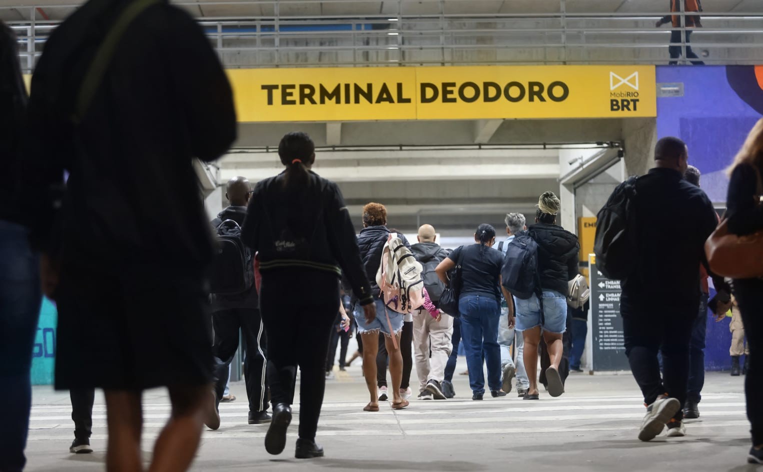 'Não consegui nada': passageiros seguem no sufoco no terceiro dia de greve dos ônibus no Rio