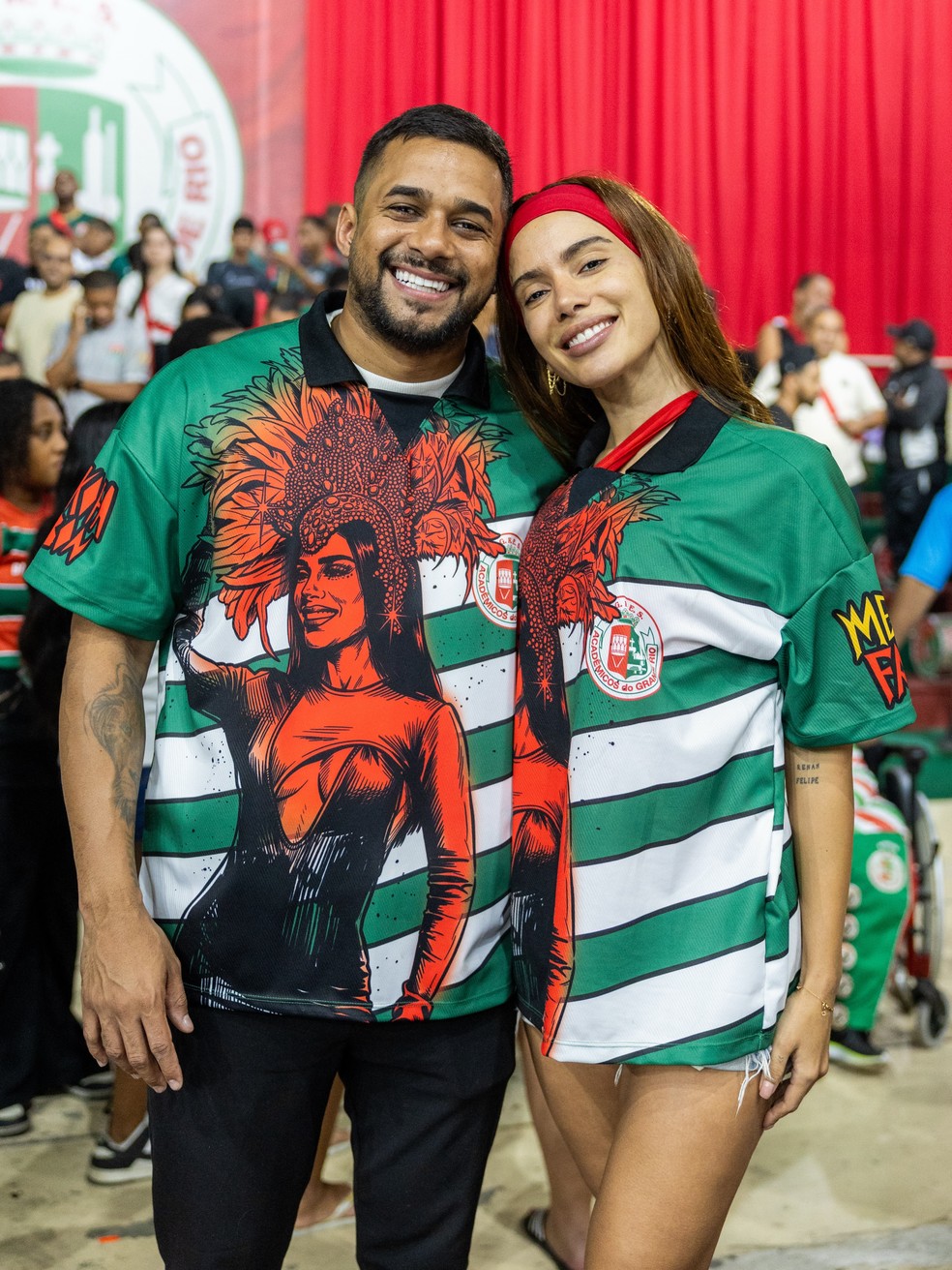Anitta com o Mestre Fafá na quadra da Grande Rio — Foto: @ep_ewerton