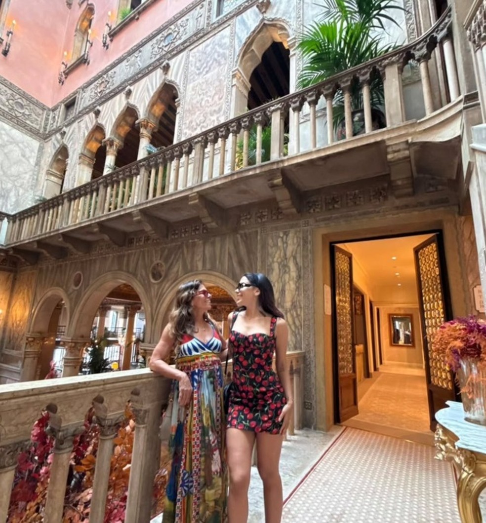 Mãe de Anitta mostra dias de férias com a filha pela Itália — Foto: Reprodução/Instagram