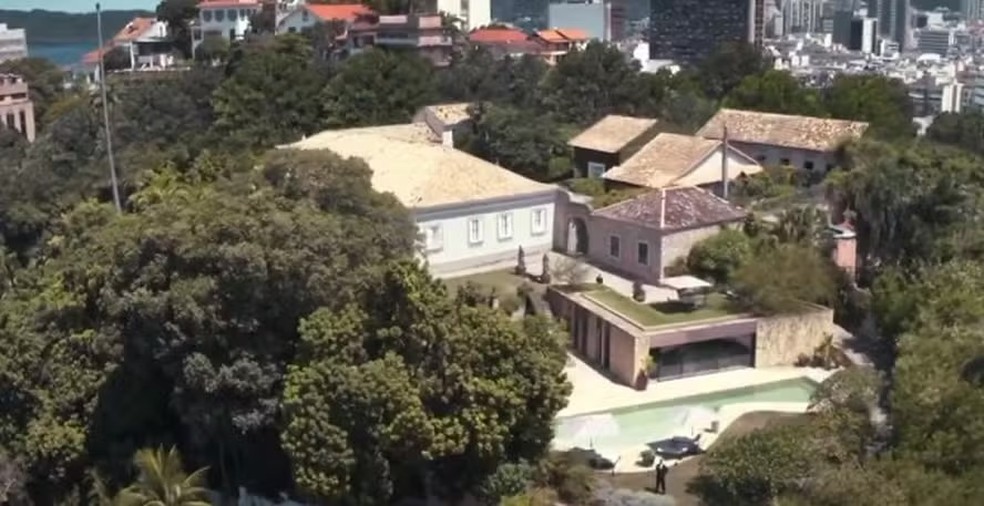 Mansão na Glória é o cenário para a casa da família Roitman, em "Vale tudo" — Foto: Reprodução