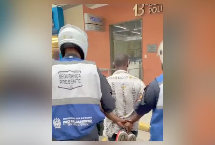 Homem tenta sair sem pagar conta de de R$ 400, na Praia de Copacabana, e acaba na delegacia