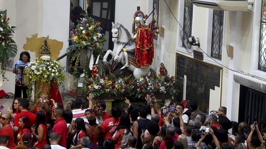 São Jorge tem festa nas ruas do Centro e em Quintino com drones e projeções